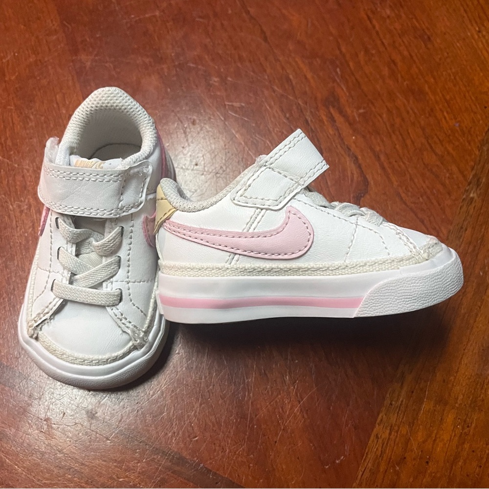NIKE INFANT PINK COURT LEGACY SNEAKERS
